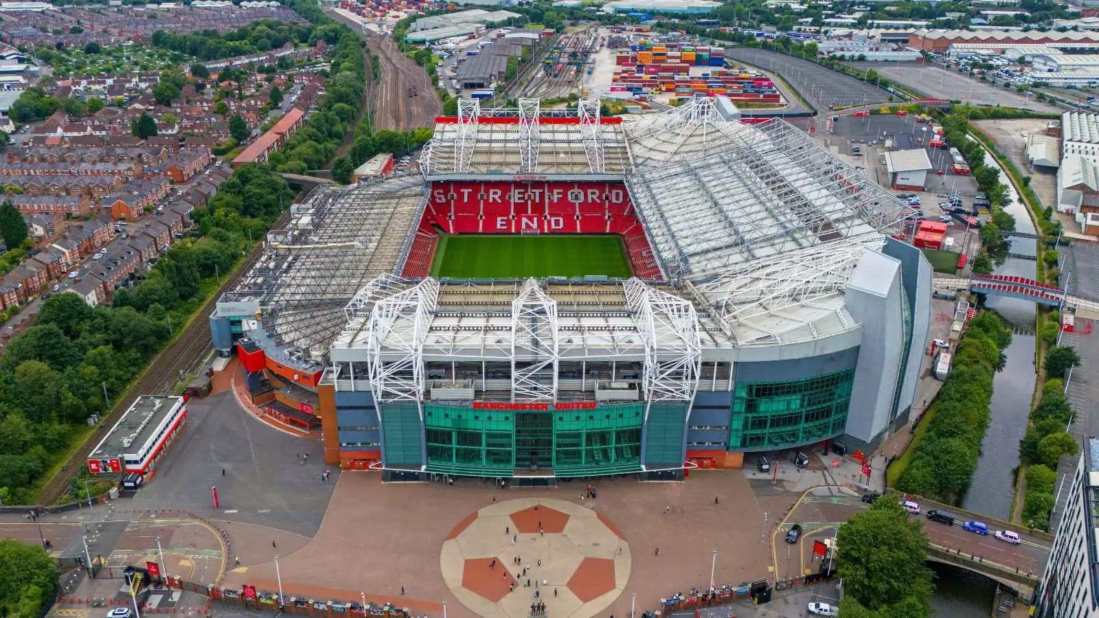 man-utd-staff-‘can’t-wait-to-leave-every-day’-as-‘poisonous’-mood-sweeps-the-club
