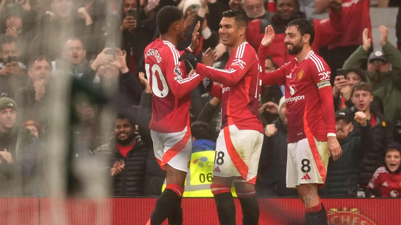 man-utd-smash-leicester:-van-nistelrooy-learns-from-ten-hag-errors-by-relying-on-superb-trio