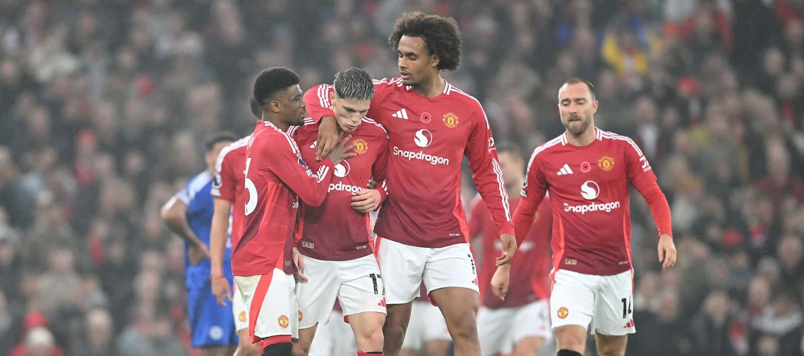 “get-a-different-job”:-united-legend-lambasts-star’s-response-to-critics