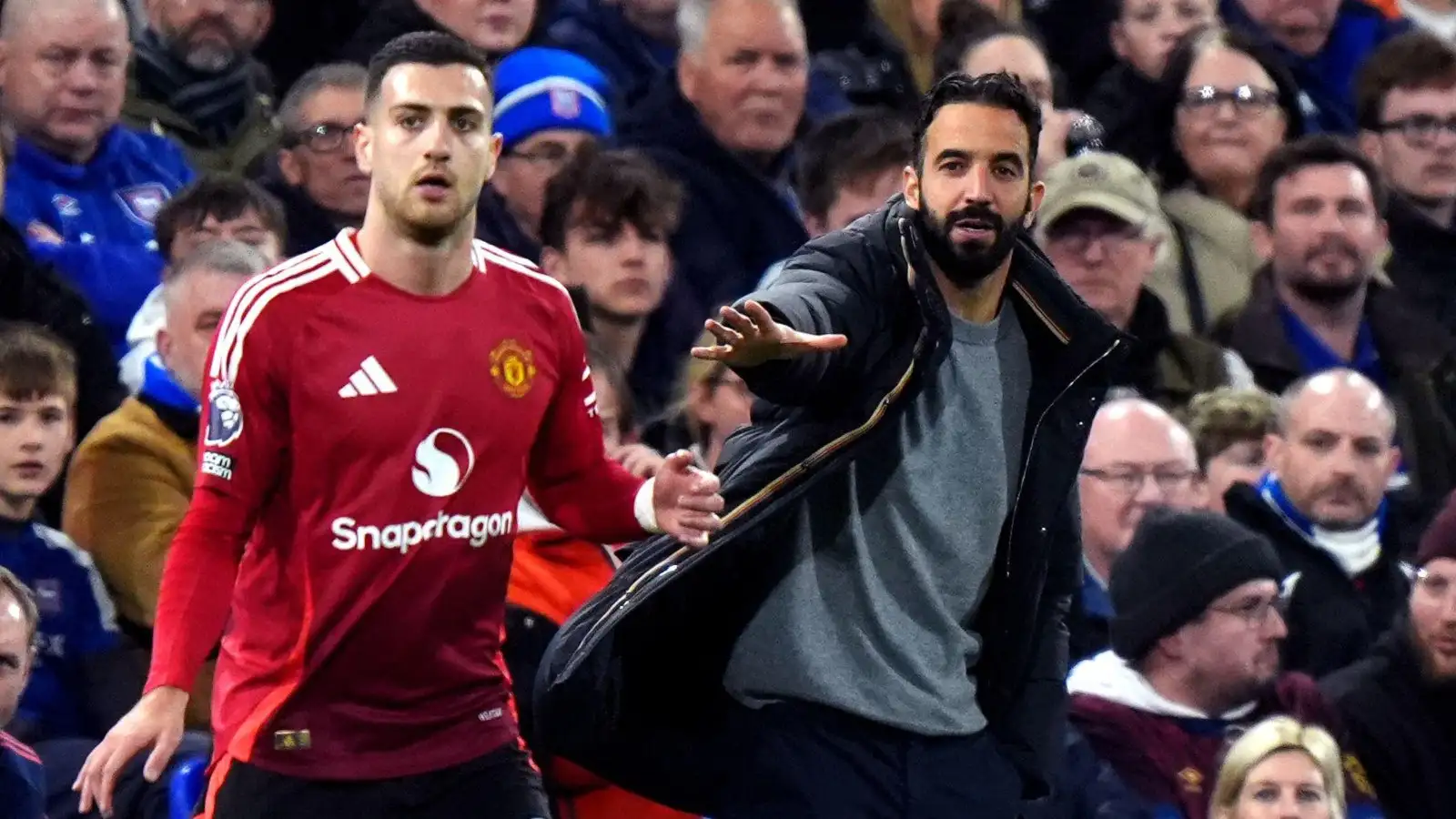 ruben-amorim-‘spotted’-being-both-calm-and-not-calm-for-man-utd ruben-amorim-‘spotted’-being-both-calm-and-not-calm-for-man-utd