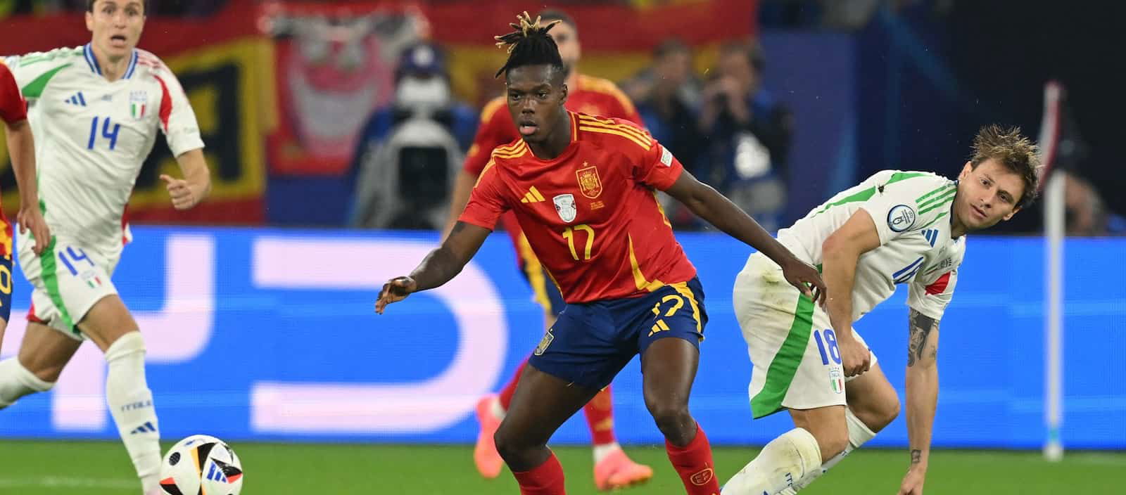 united-have-made-“formal-offer”-for-perfect-rashford-replacement-who-“wreaks-havoc”-on-defences-–-report