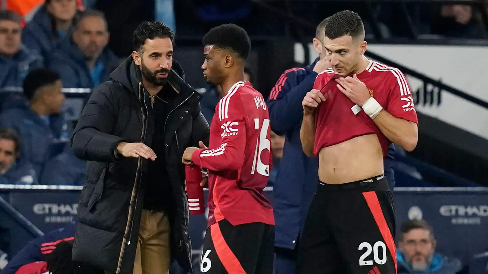 ‘ridiculous’-man-utd-slammed-as-club-hero-names-shock-red-devils-star-as-one-of-four-for-amorim-to-build-around