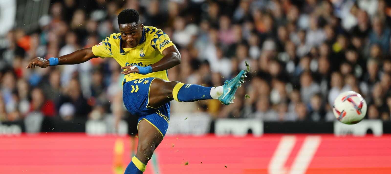 united-will-need-to-act-fast-as-chelsea-enter-race-for-“defensive-powerhouse”-who-amorim-loves-–-report