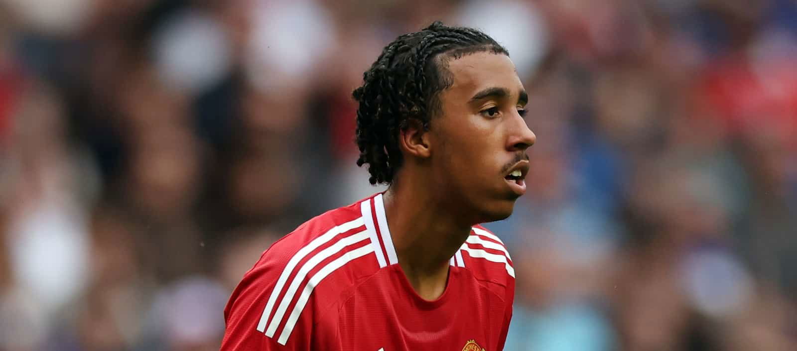 leny-yoro-could-finally-make-long-awaited-united-debut-vs.-arsenal-as-he-travels-with-squad-to-london-–-report