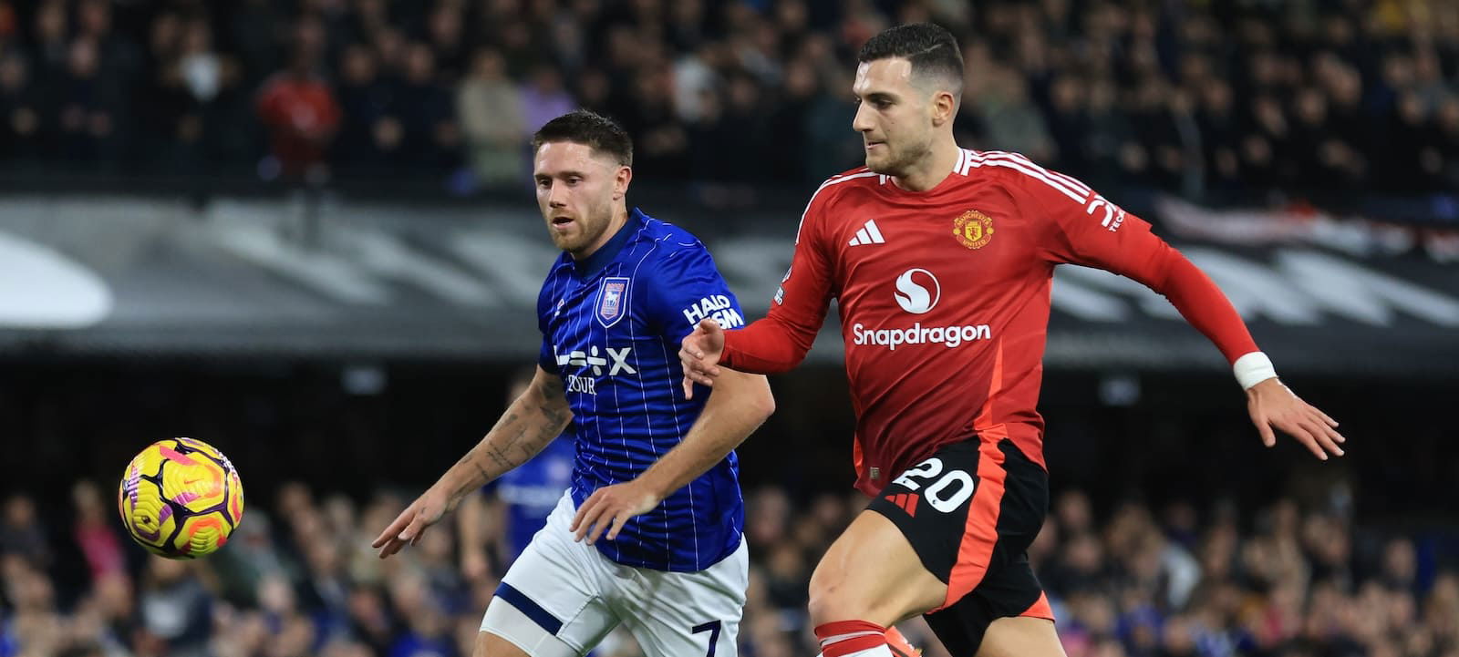 real-madrid,-barcelona-eyeing-sensational-deal-for-“powerful”-united-star-–-report