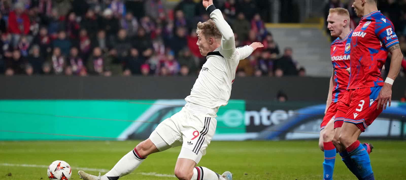 rasmus-hojlund-will-grab-the-headlines-but-this-was-united’s-real-hero-in-win-vs.-plzen