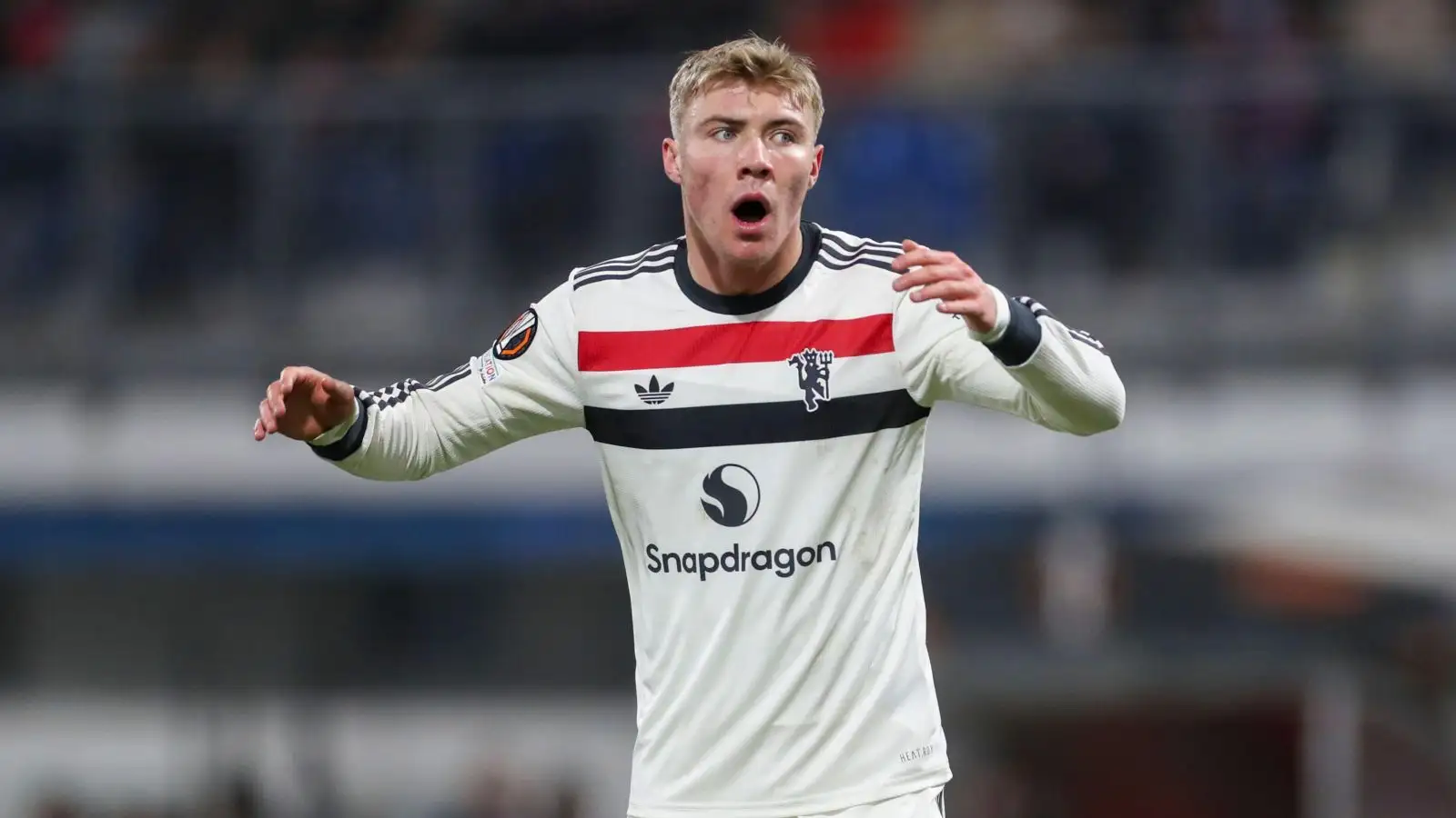 rasmus-hojlund-goes-‘mad’-as-man-utd-coverage-goes-full-bullseye!