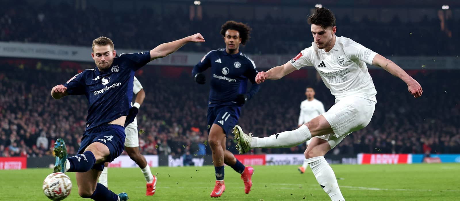 0-times-dribbled-past,-7-clearances,-100%-ground-duels-won:-united-star-is-now-the-first-name-on-amorim’s-teamsheet