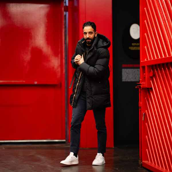 amorim-selects-side-to-face-brighton