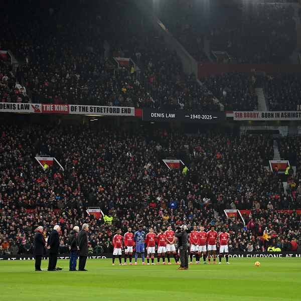 old-trafford-pays-respect-to-goalscoring-hero-law