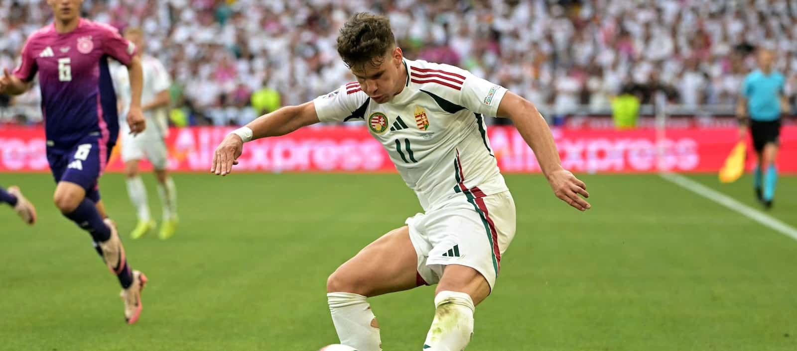 united-“likely”-to-beat-liverpool-in-race-to-sign-in-form-premier-league-full-back-–-report