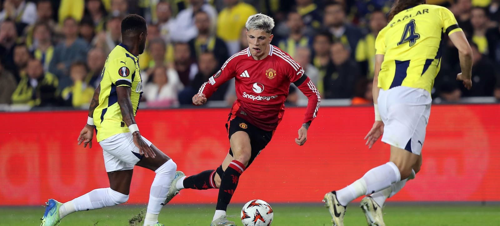 united’s-dorgu-signing-to-open-the-door-for-surprise-exit-of-25-year-old-star-–-report