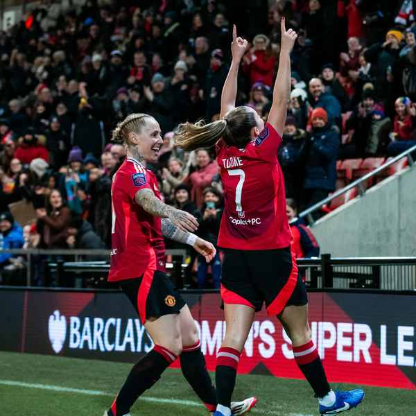 reds-rally-behind-toone-as-she-shares-her-dad’s-story