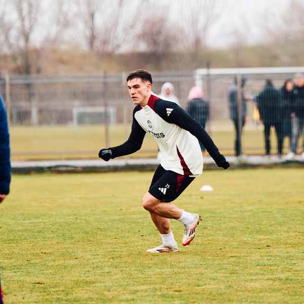 inside-the-reds’-session-near-steaua-stadium inside-the-reds’-session-near-steaua-stadium