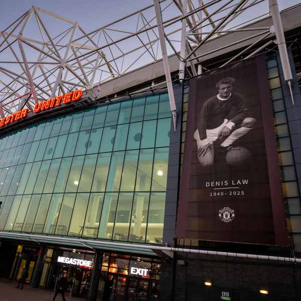 old-trafford-to-say-goodbye-to-denis-law