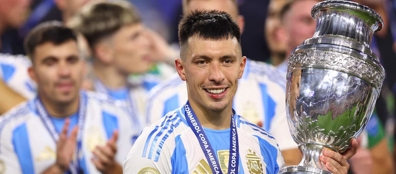 furious-lisandro-martinez-unleashes-wrath-on-man-united-legend-after-criticism:-‘he-wouldn’t-survive!’
