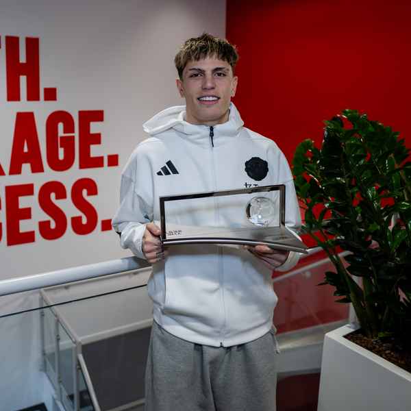 yes,-garna!-alejandro-collects-his-puskas-award