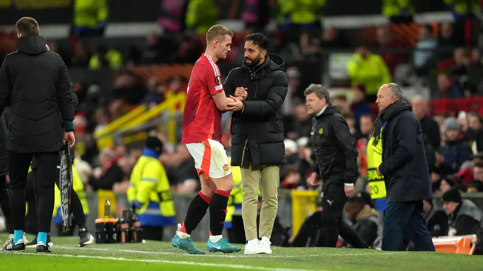 man-utd:-keown-questions-why-red-devils-signed-‘robotic’-player-‘creating-issues’-for-amorim