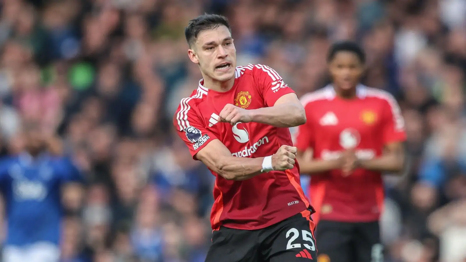 tunnel-bust-up:-everton-star-told-man-utd-man-to-‘get-out’-of-dressing-room-area-in-sweary-dig