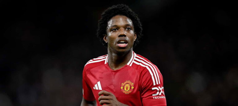 United star endures nightmare start at his loan club, gets involved in a half-time spat