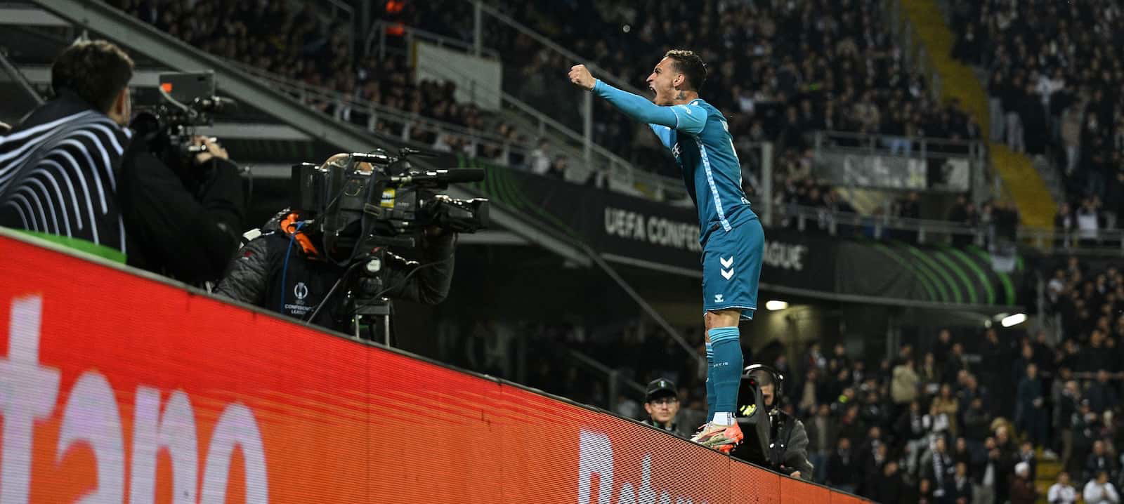 loan-club-launches-desperate-bid-to-keep-hold-of-united-star,-they’ve-offered-a-sweetener-to-secure-a-deal-–-report