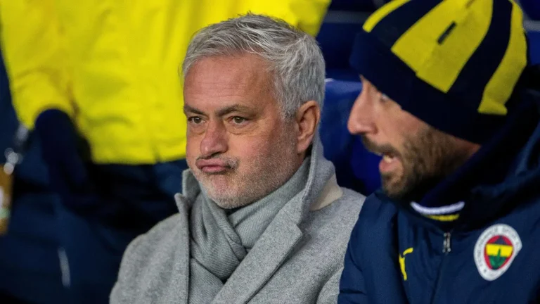 Ex-Man Utd, Chelsea manager Mourinho ‘physically attacks’ Galatasaray boss by pinching his nose