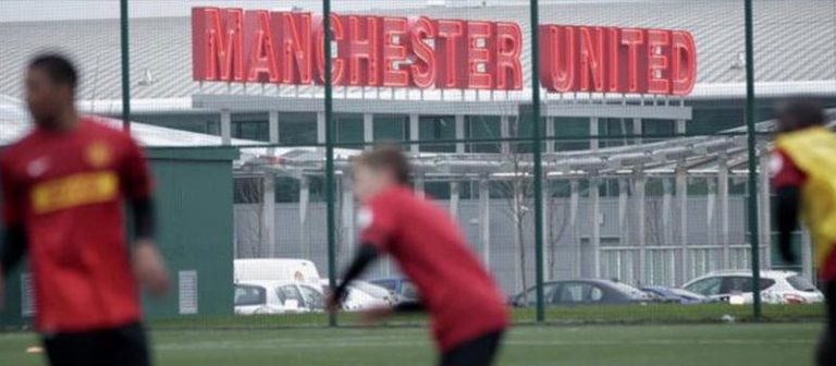 “Stop spreading false information”: Father of United wonderkid slams “crazy” transfer “lies” about his son