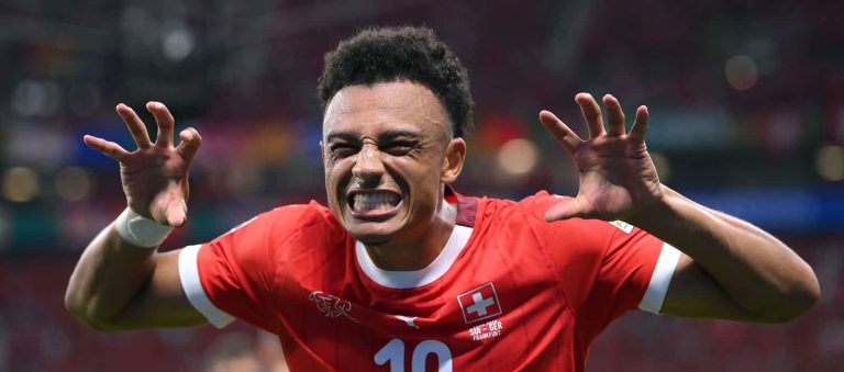 Joshua Zirkzee holds the keys to United’s ability to sign CL winger for bargain price – report Joshua Zirkzee holds the keys to United’s ability to sign CL winger for bargain price – report