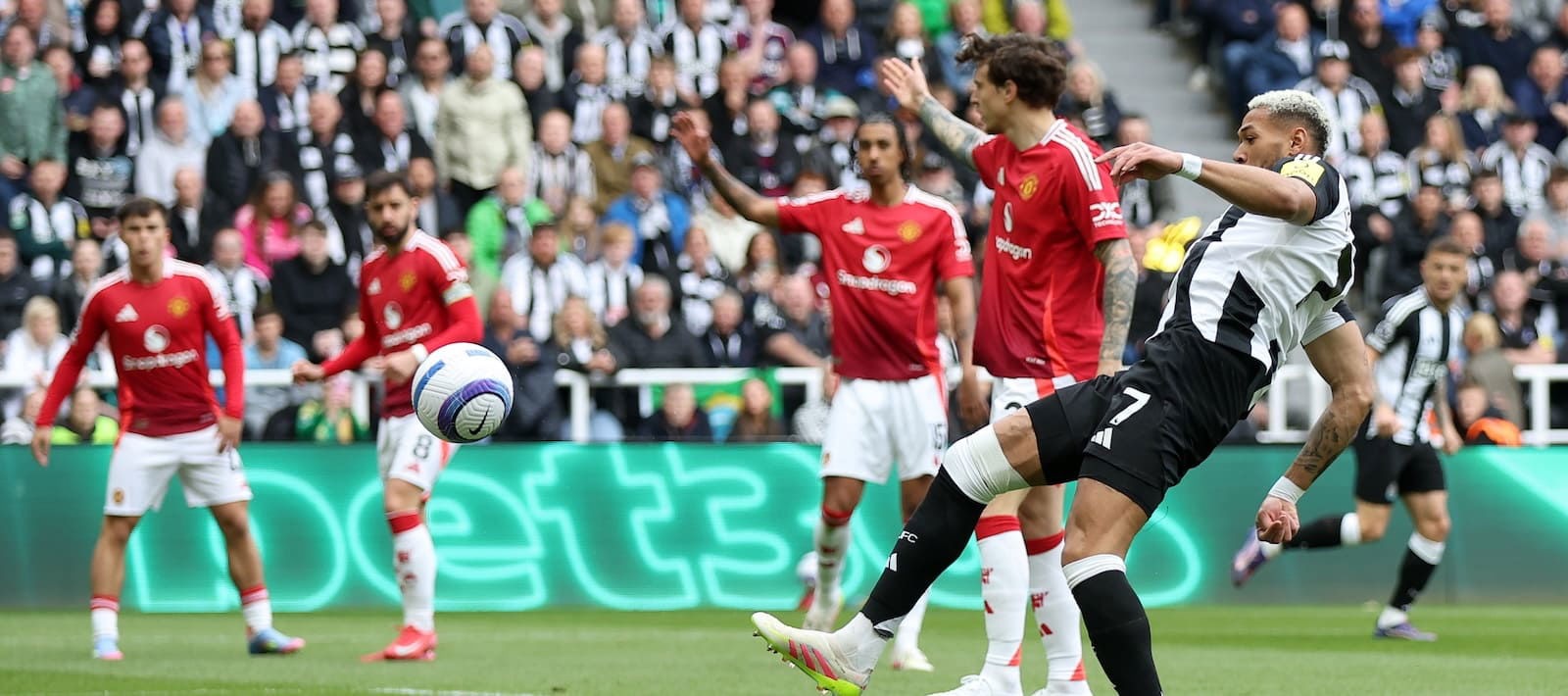 100%-aerial-duels-lost:-amorim-should-do-away-with-united-dud-who-was-an-embarrassment-in-humiliating-loss-to-newcastle