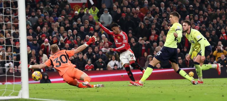 United poised to pounce for top PL goalkeeper, player keen to play for a big English club – report