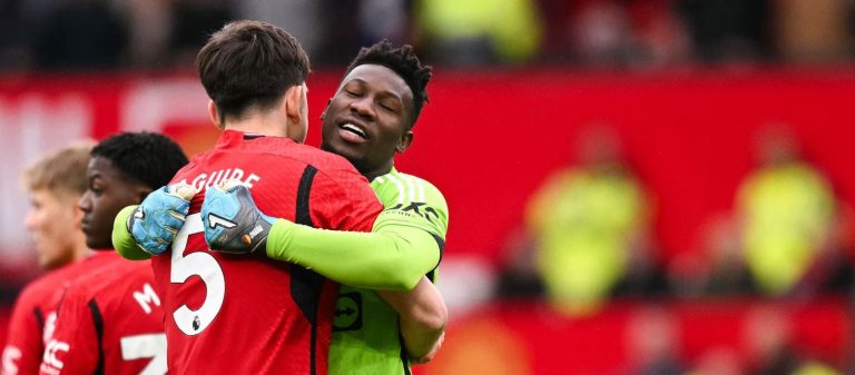 United stars have “rallied around” under-fire ace in a bid to build up his confidence ahead of blockbuster tie – report