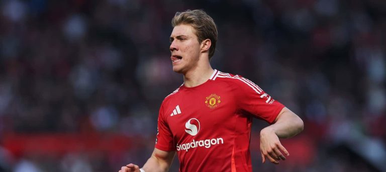 “Nowhere near good enough:” Sky Sports pundits hold one underperformer accountable for United’s loss to Wolves