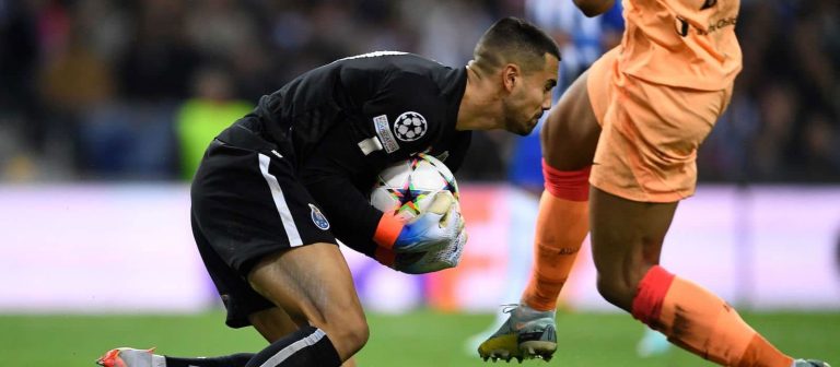 Hammer blow to United’s transfer plans as €75m target agrees to join fiercest rivals – report