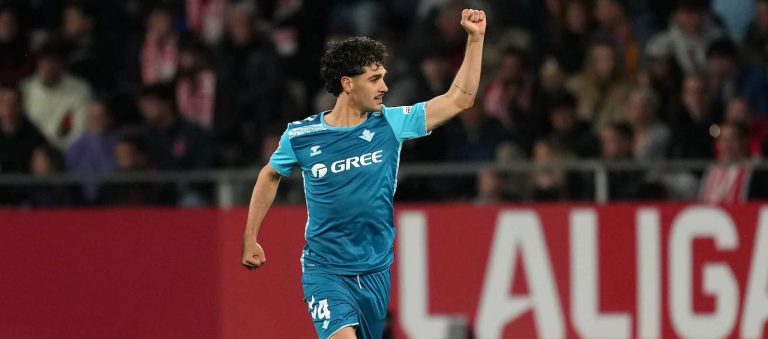 United planning surprise swoop for USMNT midfield wrecking ball, sensational swap deal on the cards – report