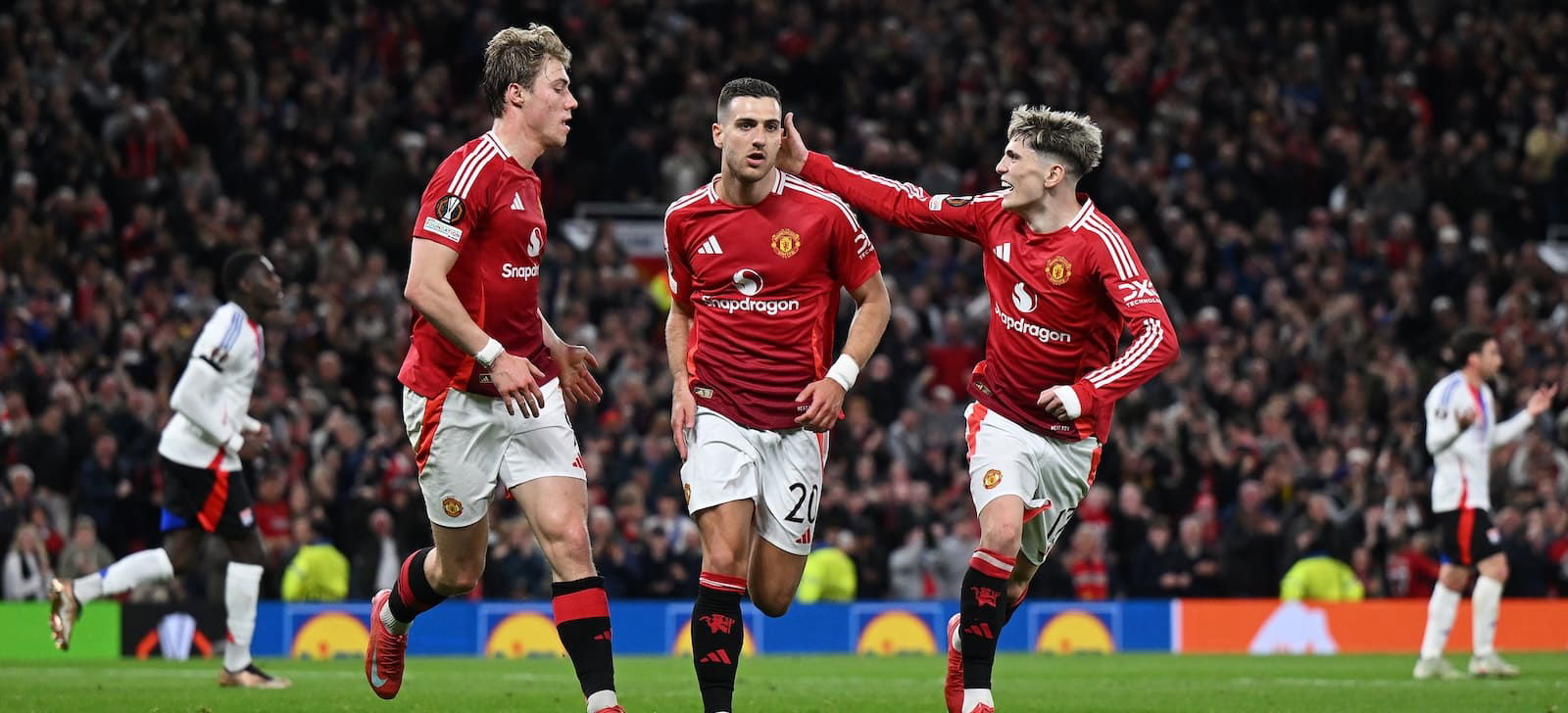 “you-can’t-say-that…”:-amorim-provides-glimmer-of-hope-regarding-injured-united-star-that-will-please-fans