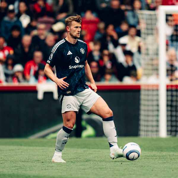 de-ligt-injury-to-be-assessed-after-brentford-blow