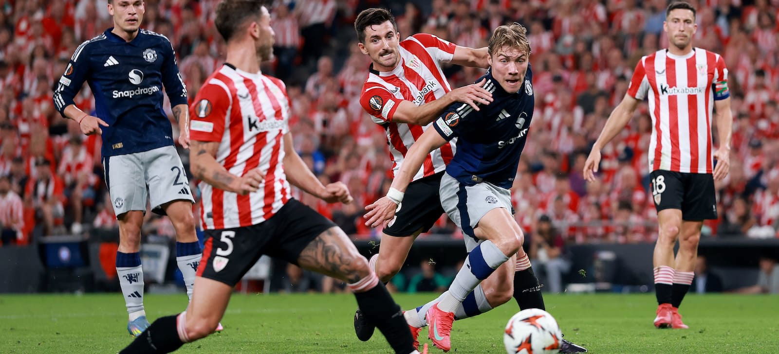 mourinho-desperate-to-land-united-striker,-fenerbahce-sending-sporting-director-to-england-to-negotiate-deal-–-report