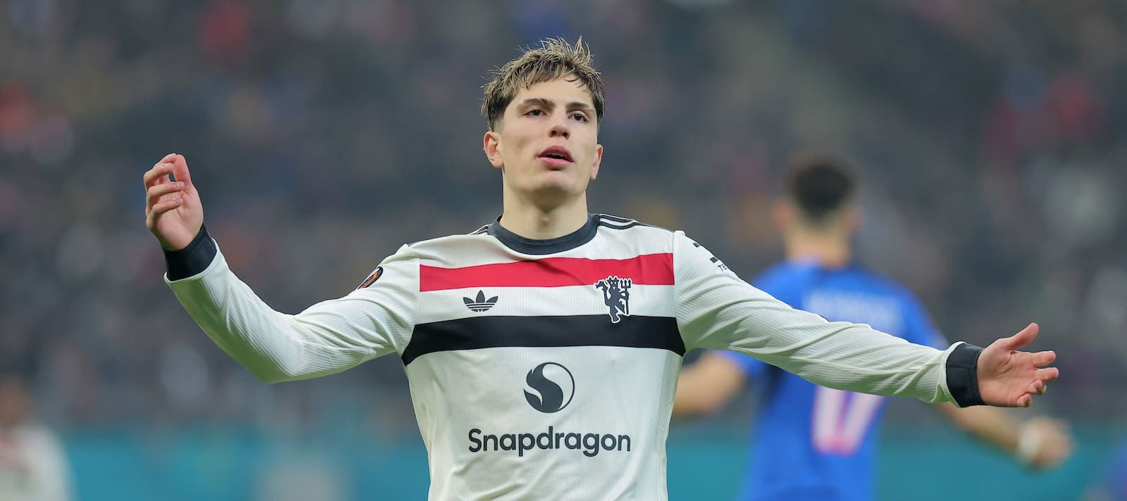 “he-continues-to-be-a-manchester-united-player”:-amorim-reveals-fan-favourite-has-not-played-his-final-club-game-just-yet