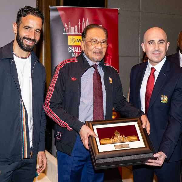 reds-pair-meet-malaysian-prime-minister