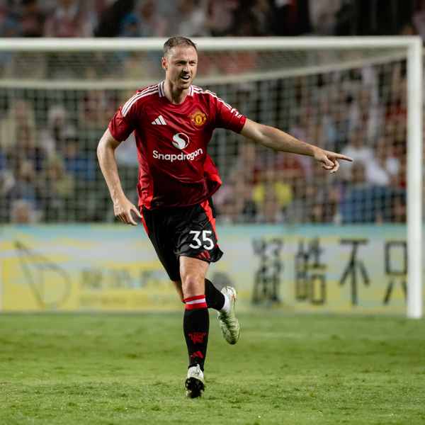 evans-makes-final-united-appearance