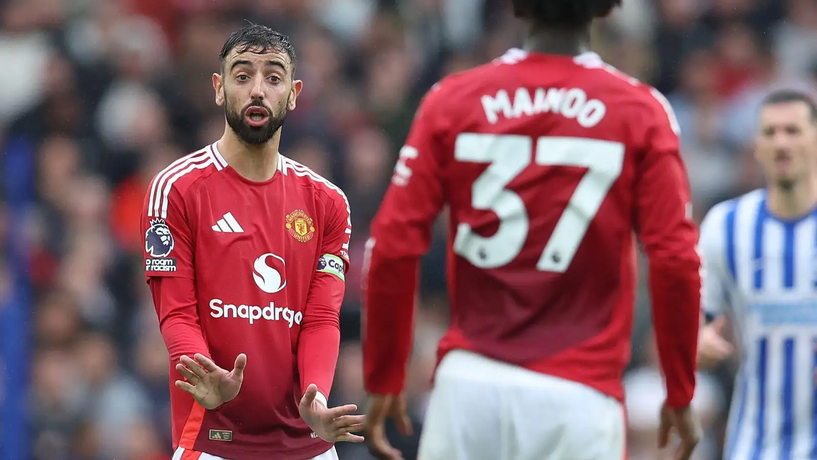 man-utd-transfers:-70m-bruno-fernandes-replacement-‘lined-up’-as-amorim-makes-mainoo-vow