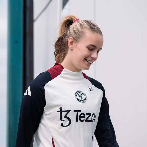 newell-called-up-for-young-lionesses
