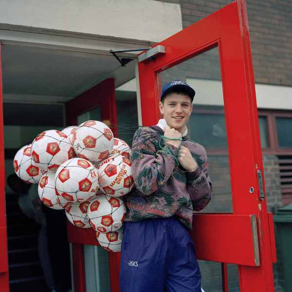 transfer-tales:-lee-sharpe-signs-for-united