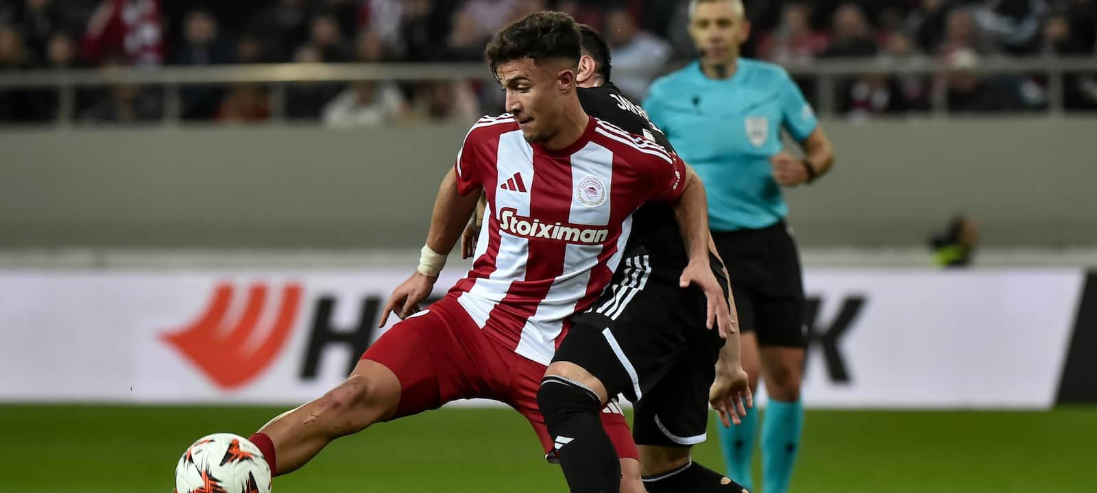 forward-target-slips-away-from-united-with-medical-booked-at-rival-pl-club-–-report