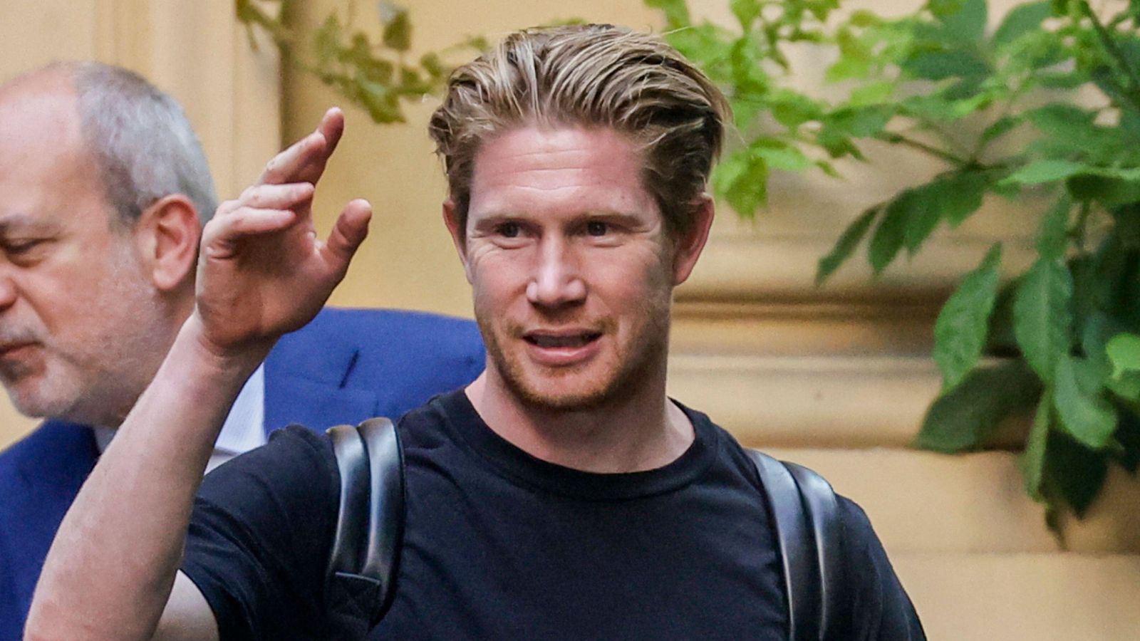 man-city-transfer:-de-bruyne-requests-‘reunion’-in-man-utd-‘blow’-with-conte-given-‘glowing-reference’ man-city-transfer:-de-bruyne-requests-‘reunion’-in-man-utd-‘blow’-with-conte-given-‘glowing-reference’