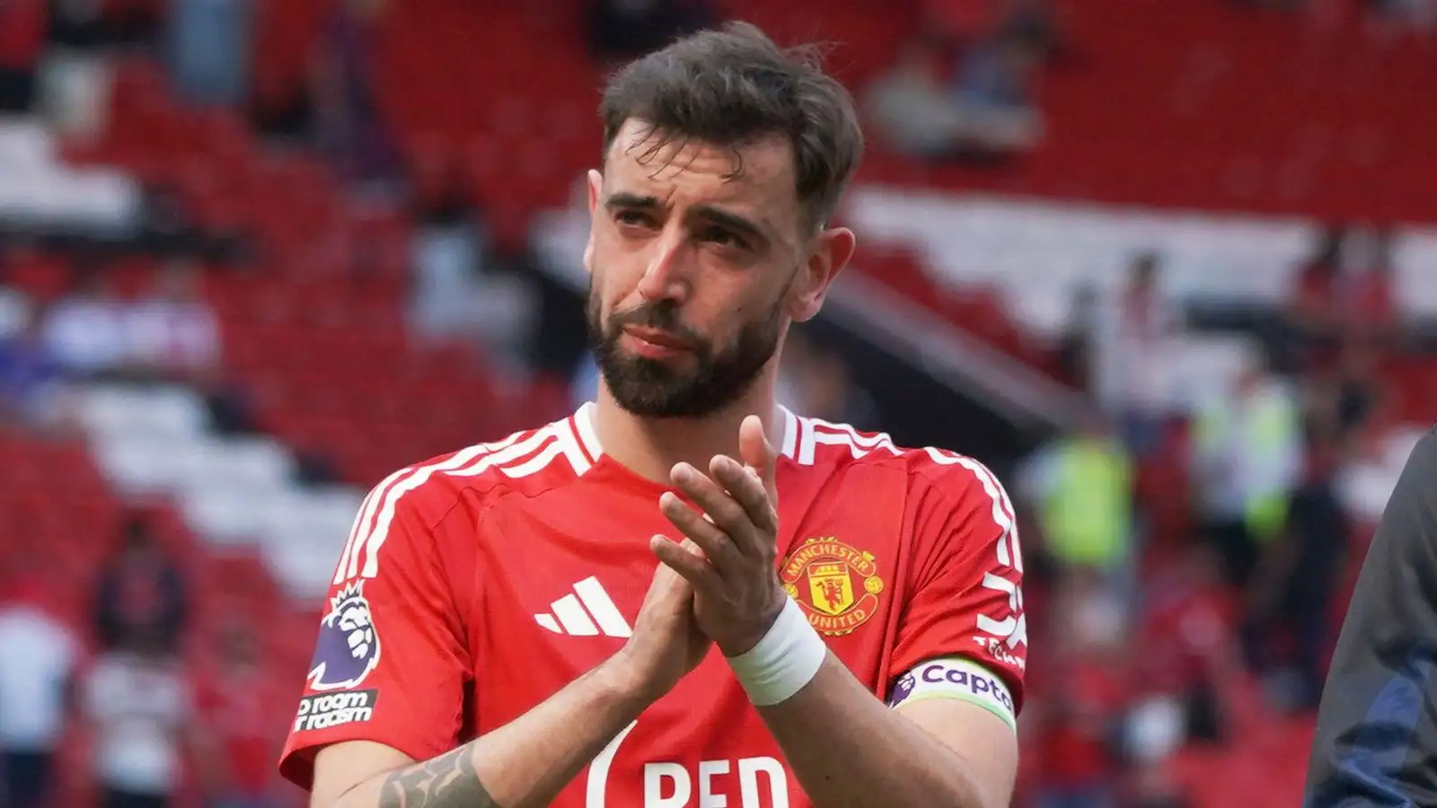 man-utd:-legend-praises-bruno-fernandes-for-loyalty-to-‘big-club’-after-100m-saudi-offer
