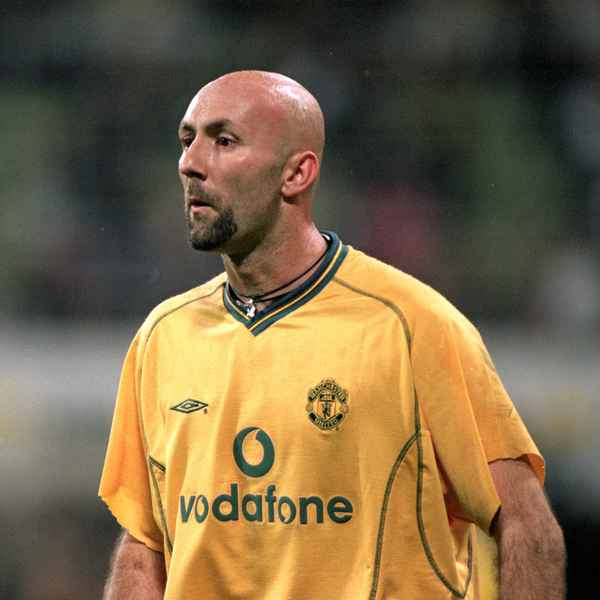 transfer-tales:-barthez-signs-for-united transfer-tales:-barthez-signs-for-united