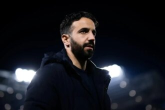 man-utd:-romano-reveals-‘direct-negotiations’-with-‘very-high-salary’-stumbling-block