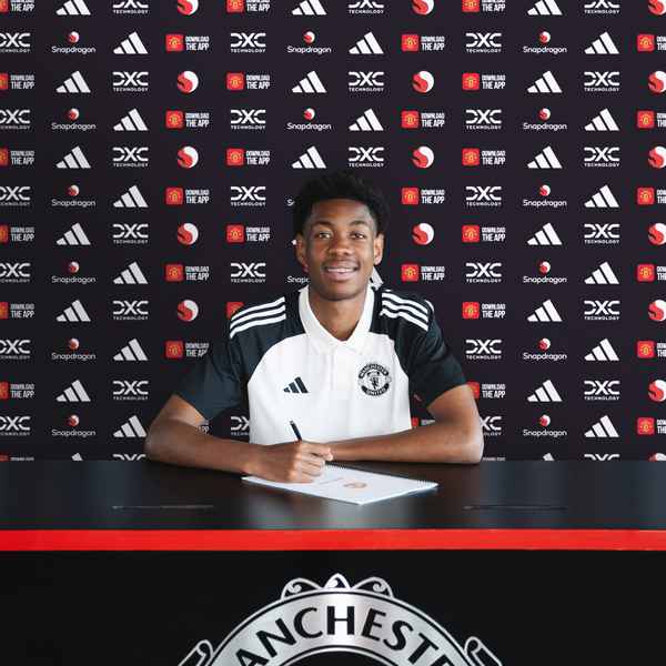 kana-biyik-signs-for-united-and-agrees-loan