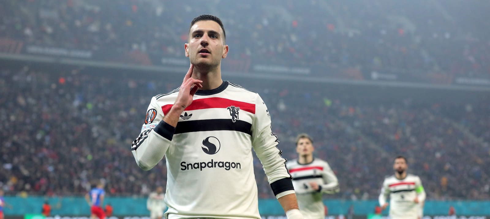 official:-united-unveil-new-shirt-number-for-ruben-amorim-favourite-ahead-of-2025/26-season